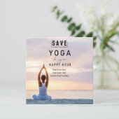 Yoga is mijn happy hour Vrouw poseren yoga Save The Date (Staand voorkant)