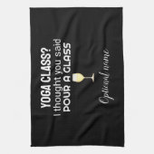 "Yoga les? Giet een glas" Quote keukenhanddoek (Verticaal)