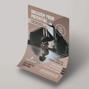 Yoga Lessen Neutraal Beige Foto Personal Trainer Flyer