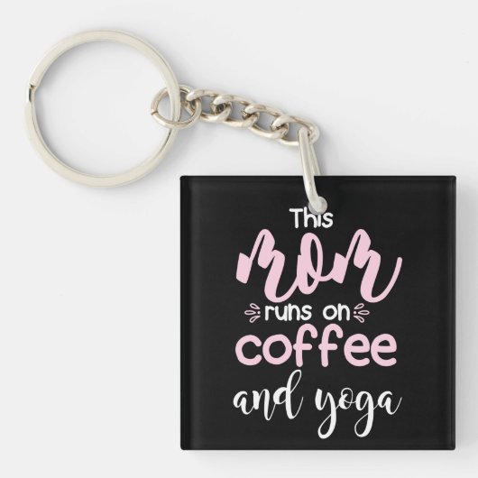 Yoga Lover | This Mom Runs On Coffee And Yoga Sleutelhanger (Voorkant)