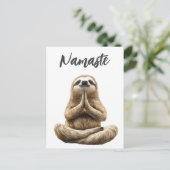 Yoga Luiaard Namaste Briefkaart (Staand voorkant)