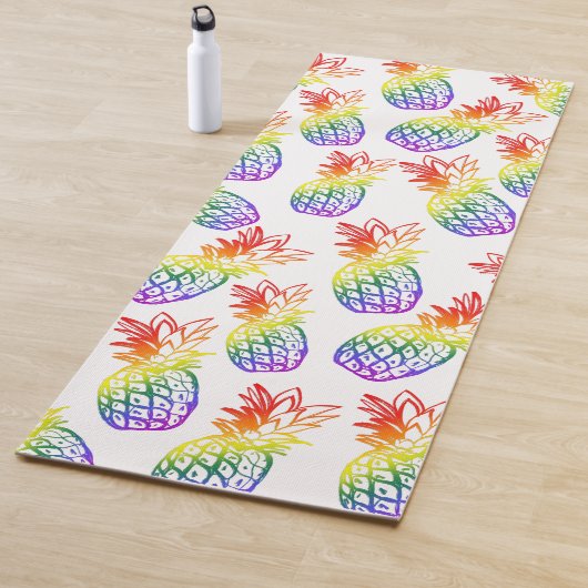 Yoga Mat met een levendige regenboog ananas (In situ)