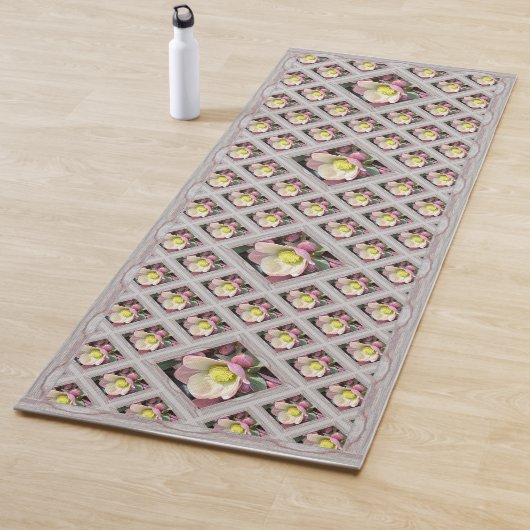 Yoga Mat met  roze hellebores (In situ)