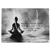 Yoga Meditatie Instructeur Lotus Pose Inkt Schilde Groot Cadeauzakje (Voorkant)