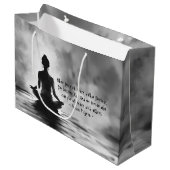 Yoga Meditatie Instructeur Lotus Pose Inkt Schilde Groot Cadeauzakje (Voorkant Gekanteld)