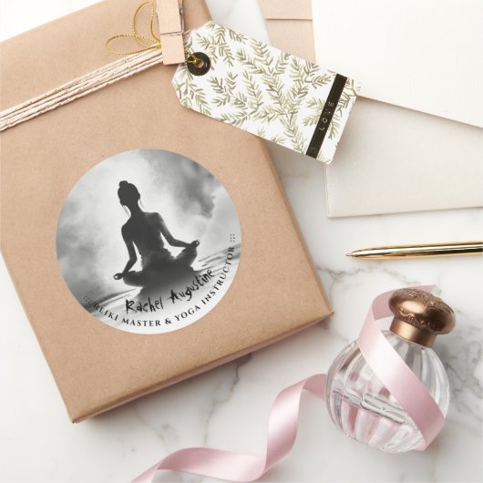 Yoga Meditatie Instructeur Lotus Pose Inkt Schilde Ronde Sticker (Geschenken)
