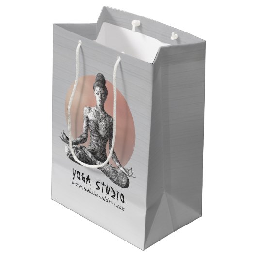 Yoga Meditatie Instructeur Reiki Master Lotus Pose Medium Cadeauzakje (Achterkant Gekanteld)