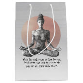 Yoga Meditatie Instructeur Reiki Master Lotus Pose Medium Cadeauzakje (Voorkant)
