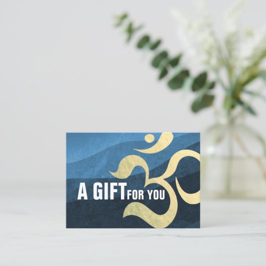 Yoga Meditation Instructor Blue and Gold OM-symboo Kortingskaartje (Staand voorkant)