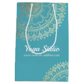 Yoga Meditation Instructor Green Blue Gold Mandala Medium Cadeauzakje (Achterkant)
