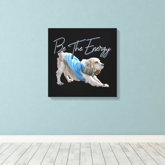 Yoga Neerwaartse Hond - Wees de Energie Quote Canvas Afdruk (Insitu (Houten vloer))