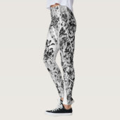 Yoga-oefening met zwarte en witte bladluis leggings (Links)