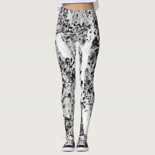 Yoga-oefening met zwarte en witte bladluis leggings (Voorkant)