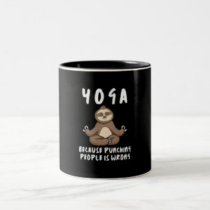 Yoga Omdat Het Slaan Van Mensen Verkeerd Is Yoga L Tweekleurige Koffiemok