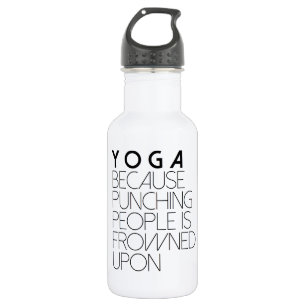 Yoga omdat ze mensen die gevist zijn, bestraffen waterfles
