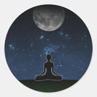 Yoga onder de maan ronde sticker