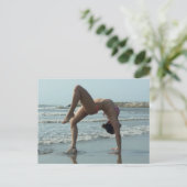 Yoga op de foto van het strand briefkaart (Staand voorkant)
