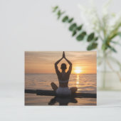 Yoga op het strand briefkaart (Staand voorkant)