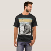 Yoga Pangolin op het strand: Ingewikkelde inkt Ill T-shirt (Voorkant volledig)