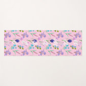 Yoga para mujer con delicadas flores sobre rosa yogamat (Voorkant (horizontaal))