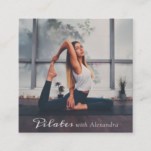 Yoga pilates instructeur elegante boho script foto vierkante visitekaartje (Voorkant)
