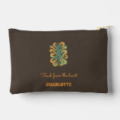 Yoga pose retro swirls name slogan taupe brown etui (Achterkant)