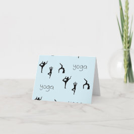 Yoga poses en tekstpatroon op blauw kaart