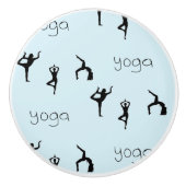 Yoga poses en tekstpatroon op blauw keramische knop (Voorkant)
