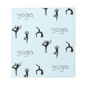 Yoga poses en tekstpatroon op blauw notitieblok (Voorkant)