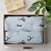Yoga poses en tekstpatroon op blauw tissuepapier (Geschenk)