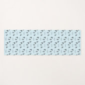 Yoga poses en tekstpatroon op blauw yogamat (Voorkant (horizontaal))