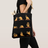 Yoga Puppy Yoga Pug Poses en Meditatie Grappige Pu Tote Bag (Dichtbij)