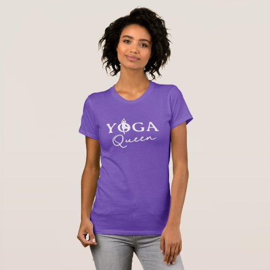 Yoga Queen paarse t shirt met boompose logo (Voorkant volledig)