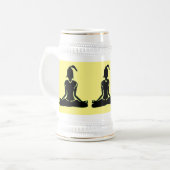 Yoga Stein, geel en goudkleurig Bierpul (Voorkant links)