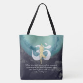 Yoga Studio Instructor Meditation Pose OM-symbool Tote Bag (Achterkant)