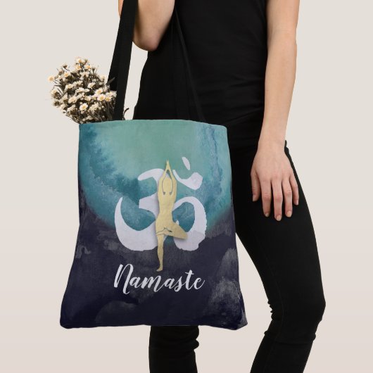 Yoga Studio Instructor Meditation Pose OM-symbool Tote Bag (Dichtbij)