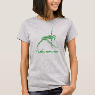 Yoga Triangle Pose Trikonasana in de groenen T-shirt