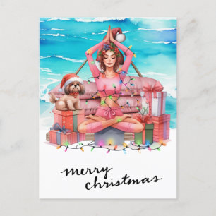 Yoga Vrouw met Cadeau op het strand Kerstmis thema Feestdagenkaart