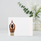 Yoga vrouw steekt haar armen uit briefkaart (Staand voorkant)