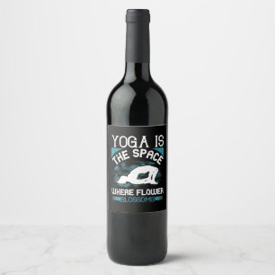 Yoga - Yoga Is De Ruimte Waar Bloemen Bloeien Wijn Etiket