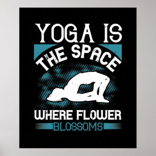 Yoga - Yoga is de ruimte waar bloesems bloesems zi Poster