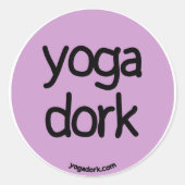 Yogadork sticker rond paarse (Voorkant)