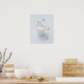 Yoghurt in geopende wegwerpbeker poster (Keuken)