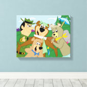 Yogi Beer en Vrienden Framed Forest Afbeelding Canvas Afdruk (Insitu (Houten vloer))