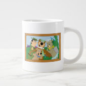 Yogi Beer en Vrienden Framed Forest Afbeelding Grote Koffiekop (Rechts)
