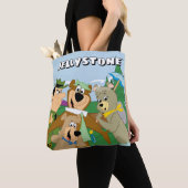 Yogi Beer en Vrienden Framed Forest Afbeelding Tote Bag (Dichtbij)