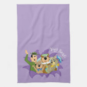 Yogi Beer en vrienden verrassen Theedoek (Verticaal)