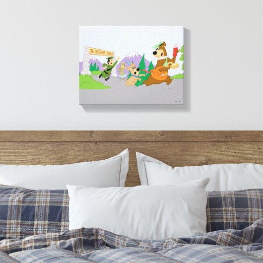 Yogi Beer's grote picknickmand ontsnapping Canvas Afdruk (Insitu (Slaapkamer))