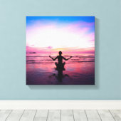 yogi op roze, yoga chakra, hart chakra's, genezers canvas afdruk (Insitu (Houten vloer))