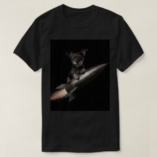 Yokai de Gotische hond op een Rocket T-Shirt